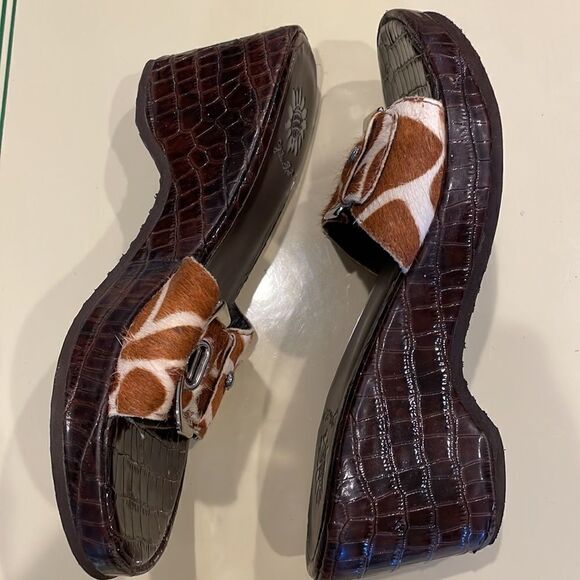 Yellow Box Cowhide Giraffe Wedge Sandals Size 6 - Picture 10 of 10